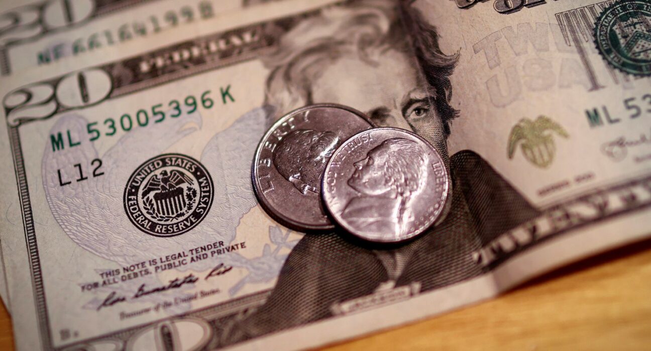 Dólar cai para R$ 5,37 com redução de preocupações com Venezuela