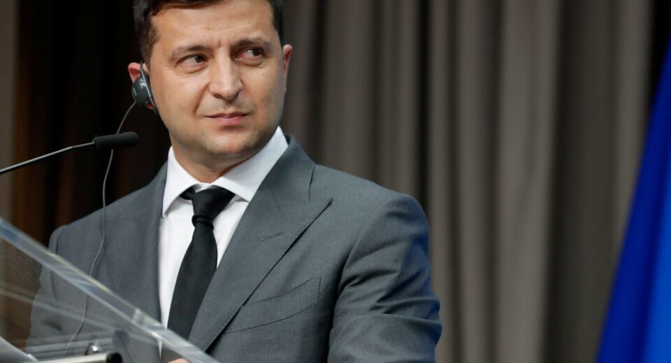 Rússia usa míssil hipersônico contra Ucrânia em ataque massivo