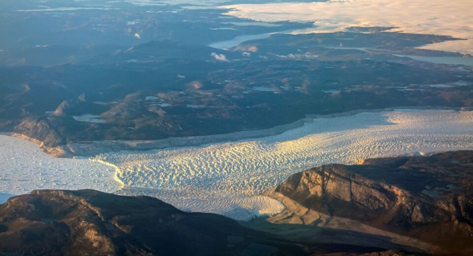 Trump quer tarifar países europeus contrários à compra da Groenlândia