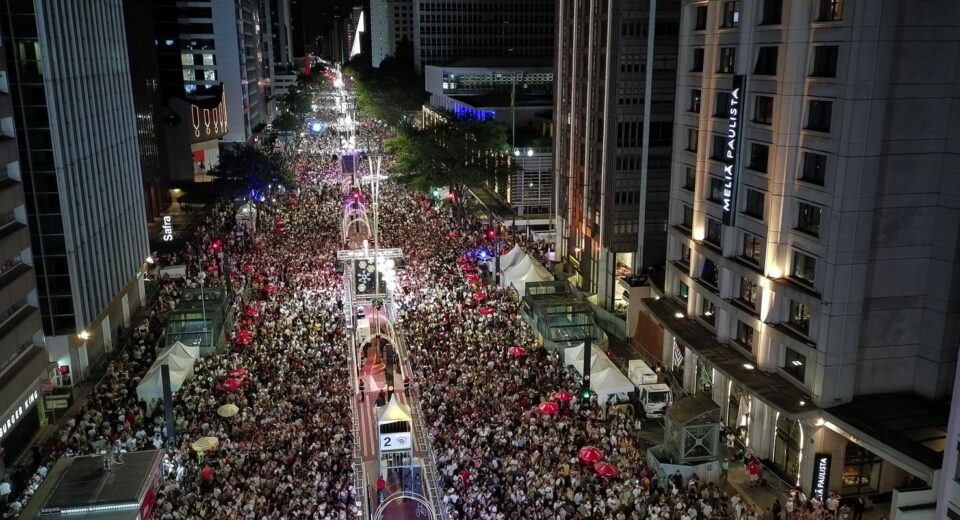 Réveillon na Avenida Paulista teve música e fogos silenciosos
