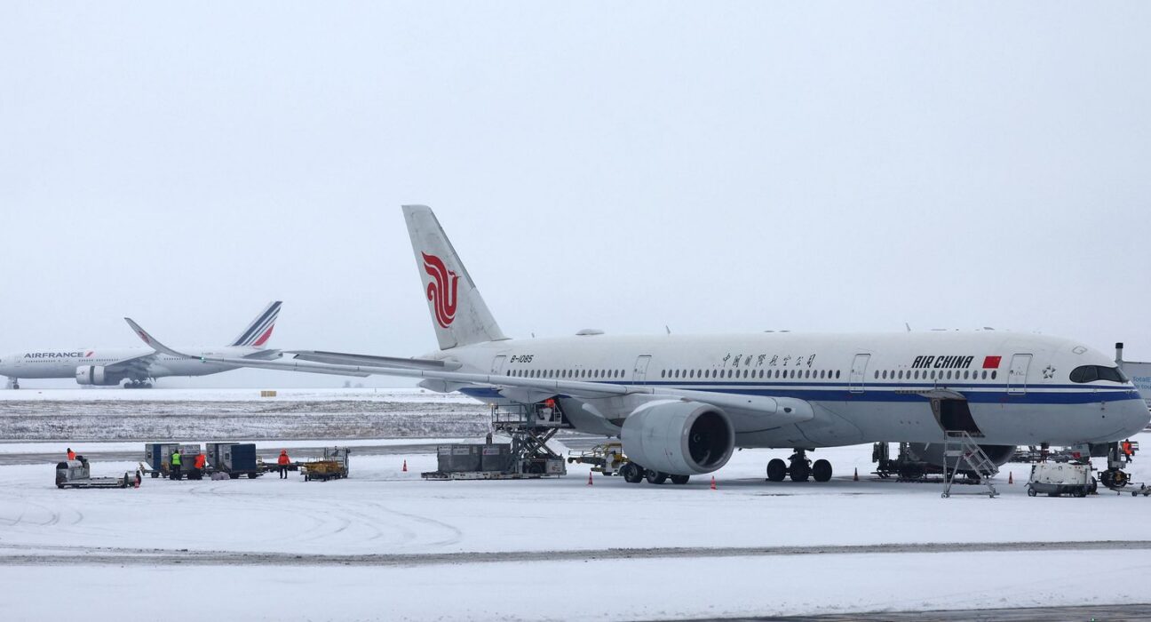 Tempestade Goretti: nevascas cancelam centenas de voos na Europa