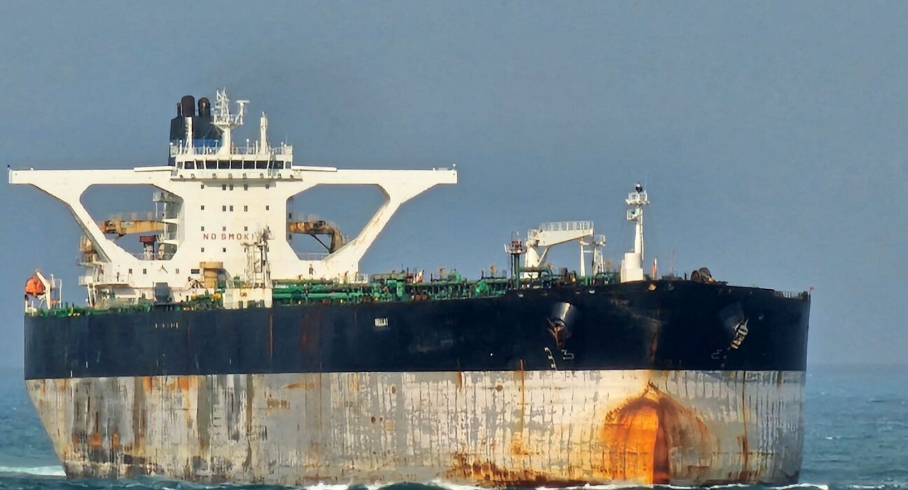 EUA apreendem dois navios que transportariam petróleo da Venezuela