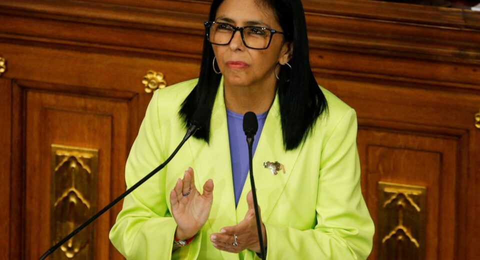 “Basta de ordens de Washington”, diz presidente interina da Venezuela