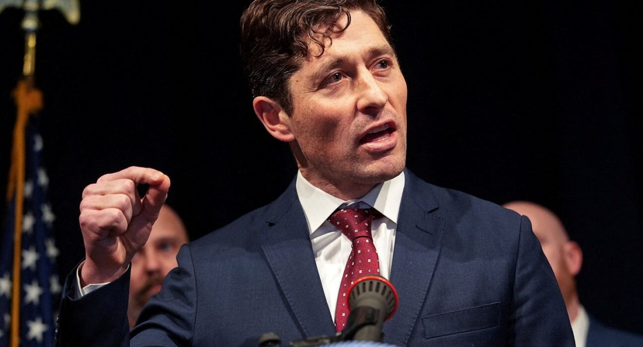 Prefeito de Minneapolis anuncia saída de agentes do ICE da cidade