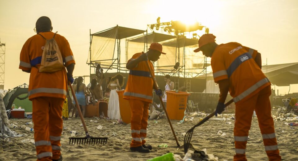 Comlurb recolhe 1,2 toneladas de lixo das praias do Rio no réveillon