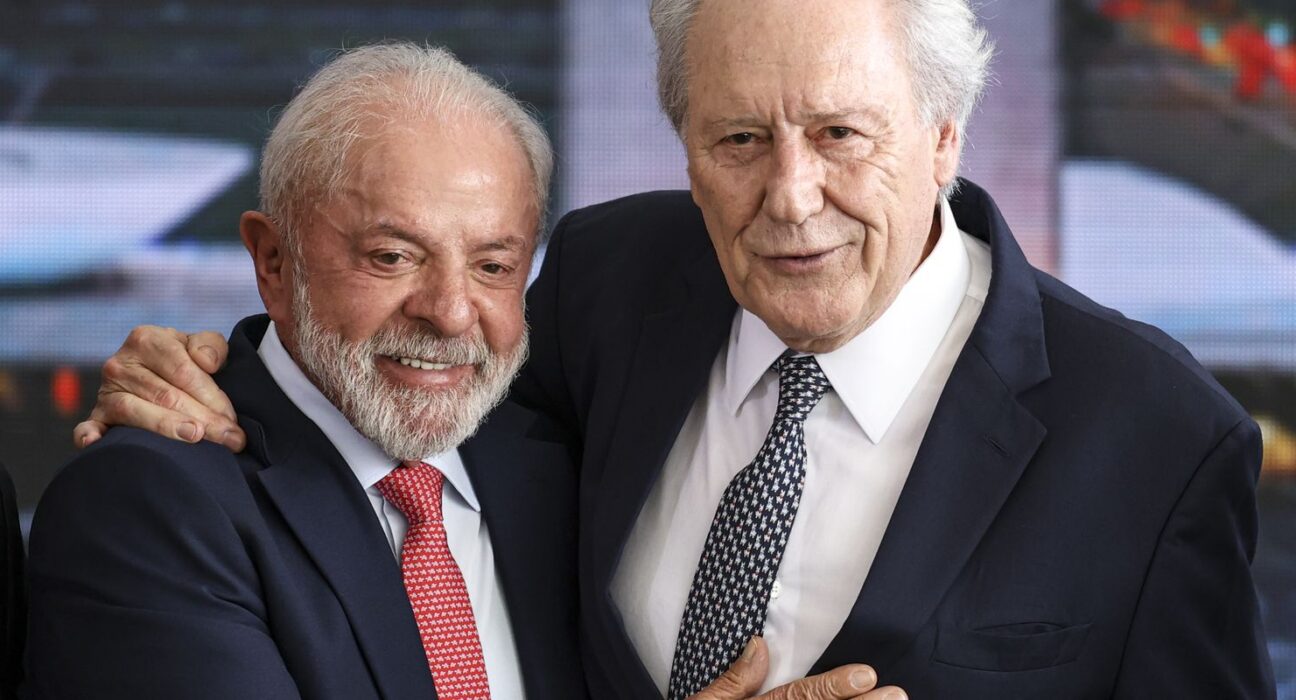 Lewandowski entrega carta de demissão do Ministério da Justiça a Lula