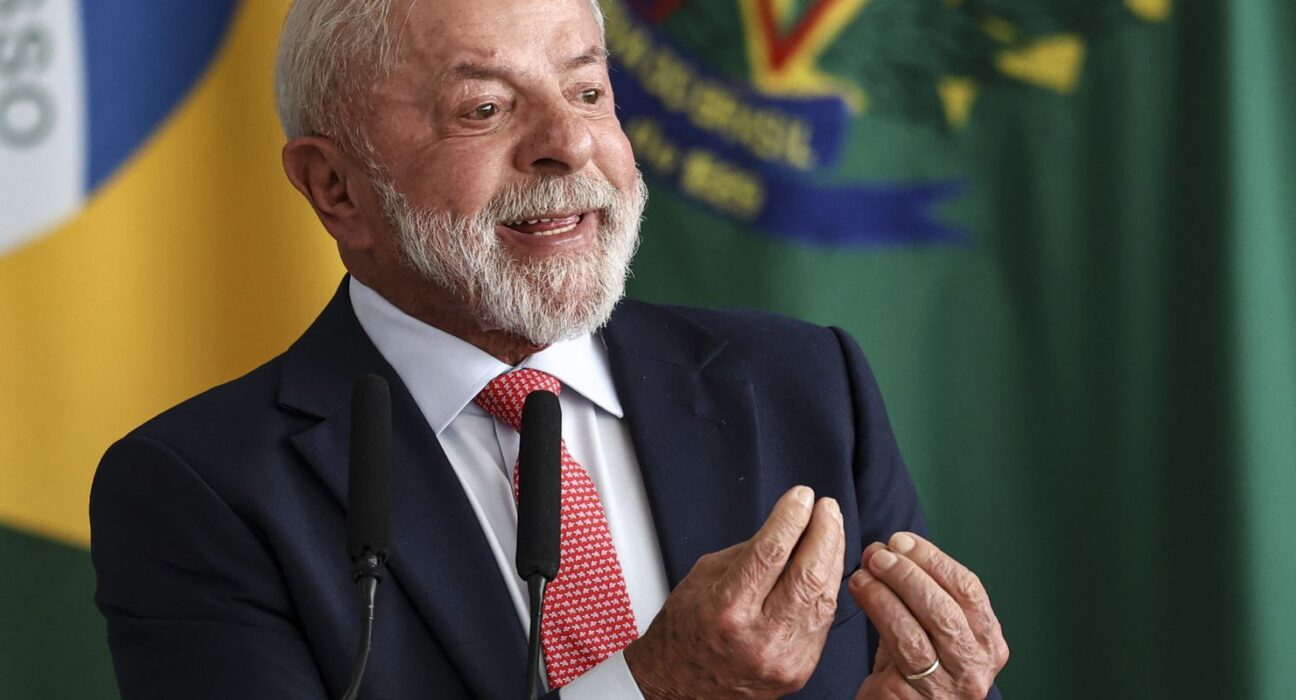 Lula: democracia é obra em construção e deve ser zelada e defendida