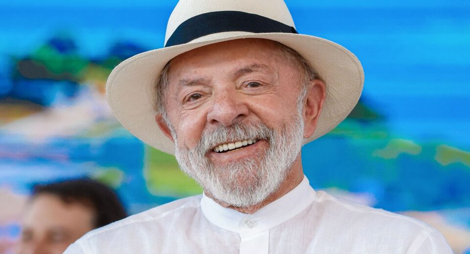 Presidente Lula faz cirurgia de catarata e recebe alta hospitalar