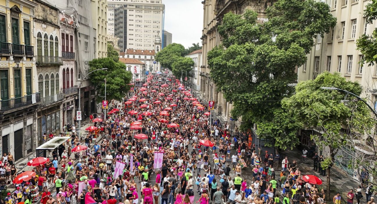 Bloco da Lexa atrai foliões para o circuito Preta Gil no centro do Rio