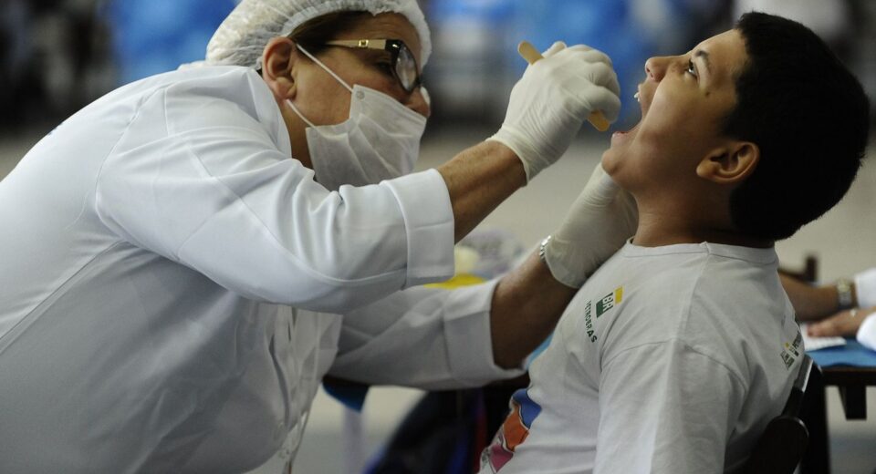 Governo deve entregar mais 400 unidades odontológicas móveis