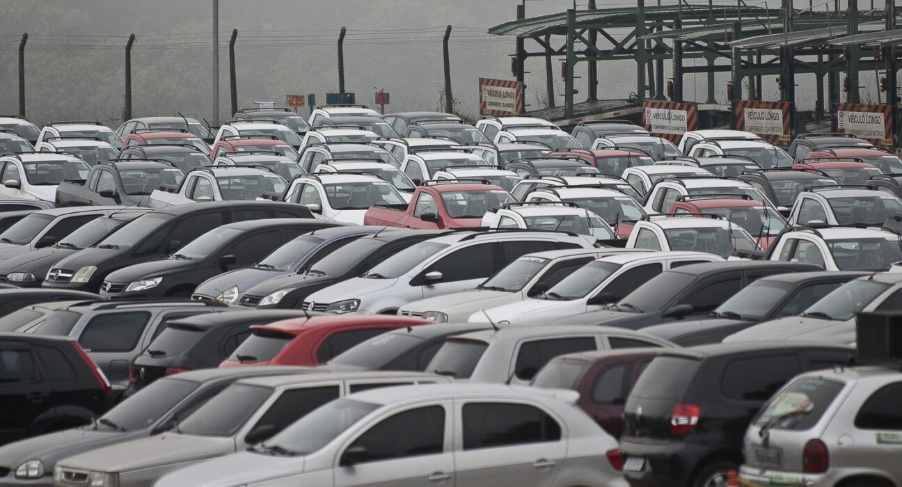 Vendas de automóveis e comerciais leves devem crescer 3% em 2026