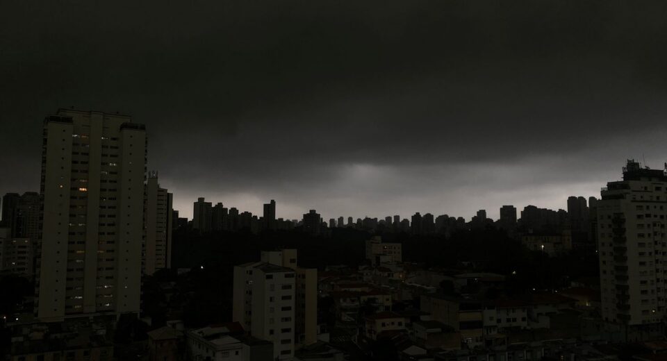 Inmet alerta para ocorrência de ciclone no Sudeste a partir de sexta