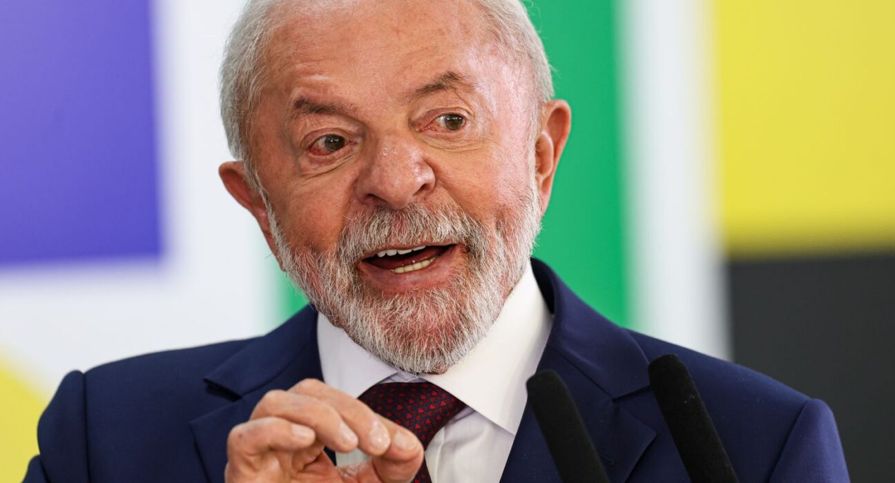 Lula anuncia isenção de visto a cidadãos chineses