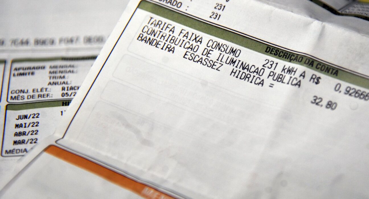 Aneel divulga calendário para anúncio de bandeiras tarifárias em 2026