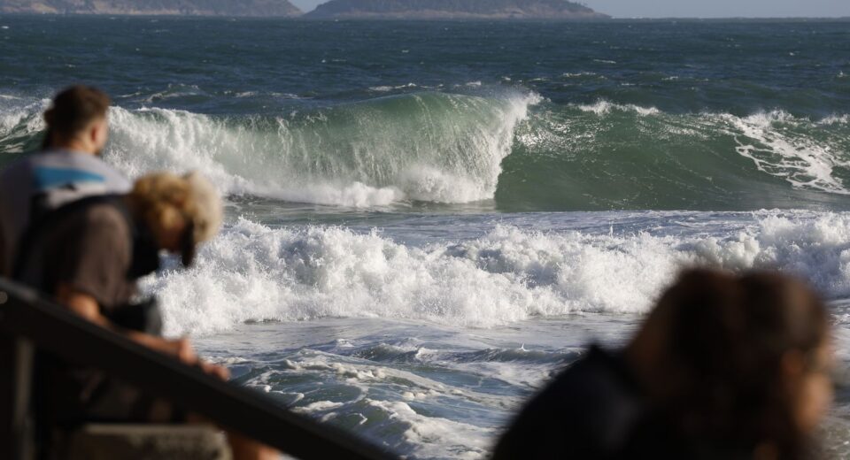 Defesa Civil confirma manutenção do alerta de ressaca em praias do Rio