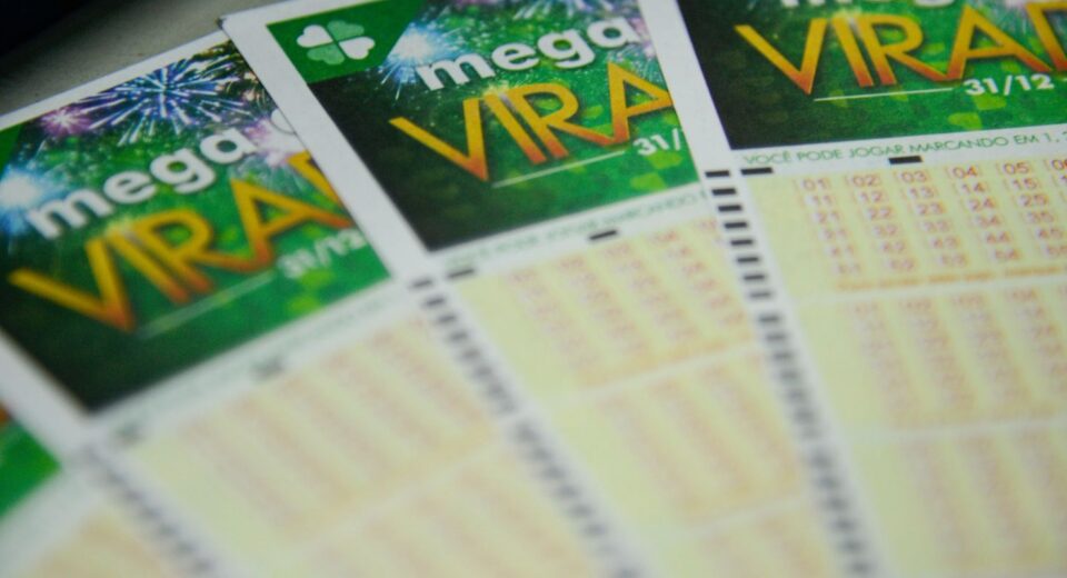 Caixa sorteia em instantes as seis dezenas da Mega da Virada