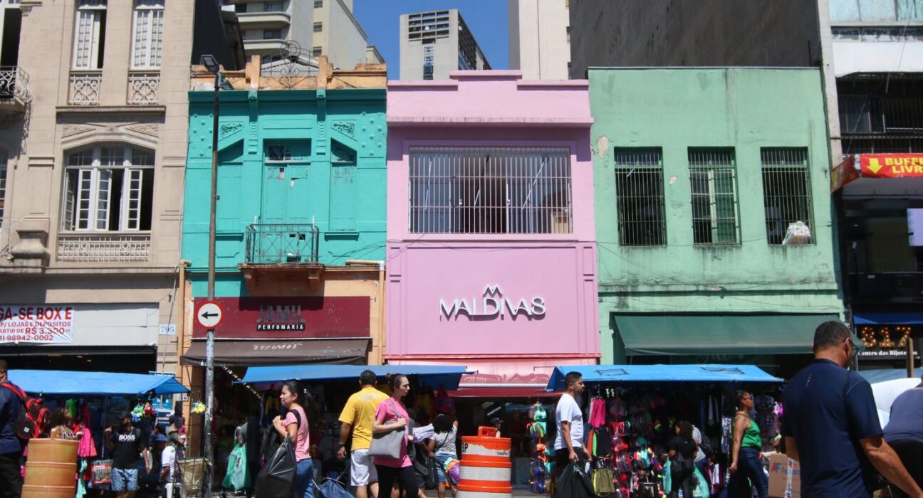 Consumo das famílias compensa juros e leva desemprego ao menor nível