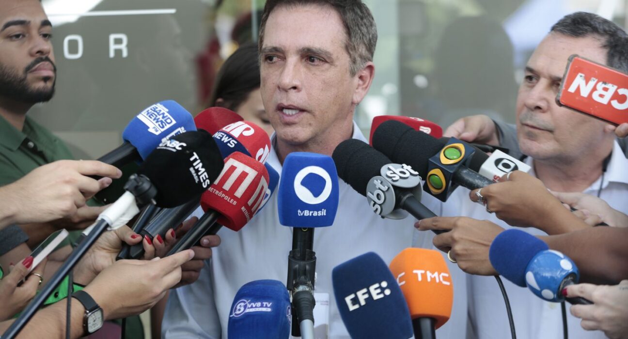 Médico de Bolsonaro confirma traumatismo craniano leve
