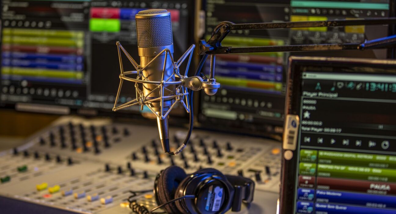 Rádio MEC e Nacional têm crescimento histórico de audiência em 2025