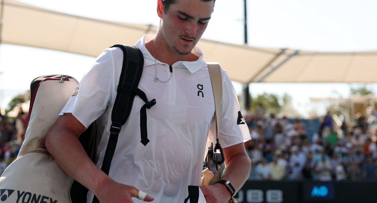 Fora de ritmo, João Fonseca cai na estreia do Aberto da Austrália