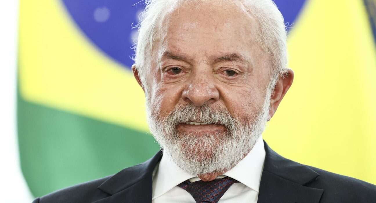 Antes de viagem ao Panamá, Lula conversa com presidente Mulino