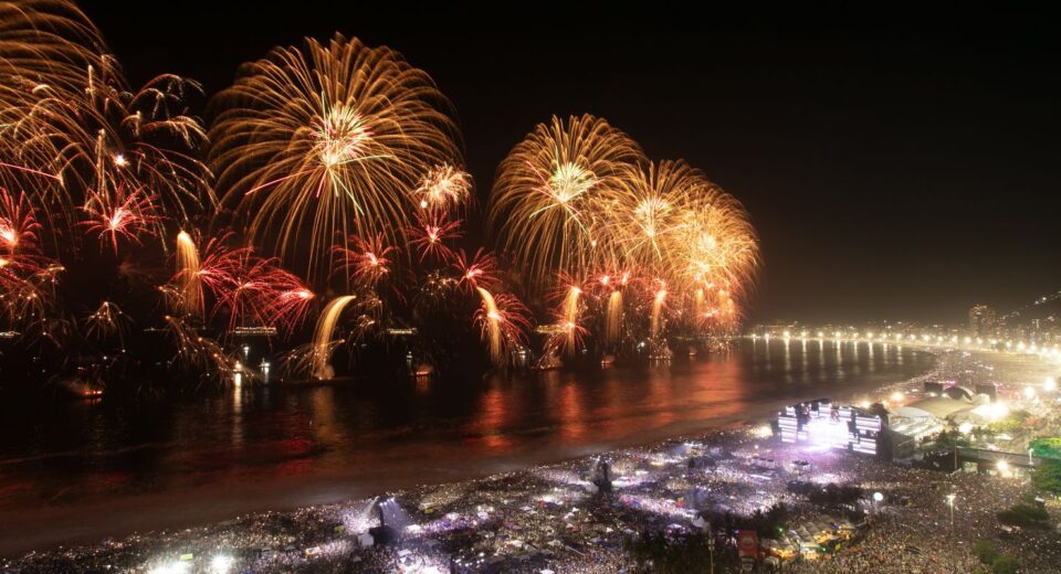 Virada do ano no Rio leva 2,6 milhões de pessoas a Copacabana