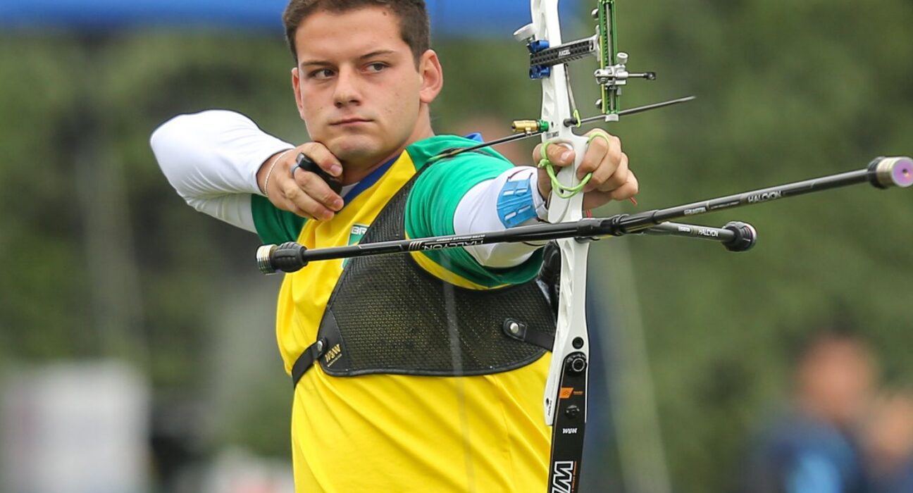 Marcus D'Almeida é bronze em etapa do mundial de tiro com arco indoor