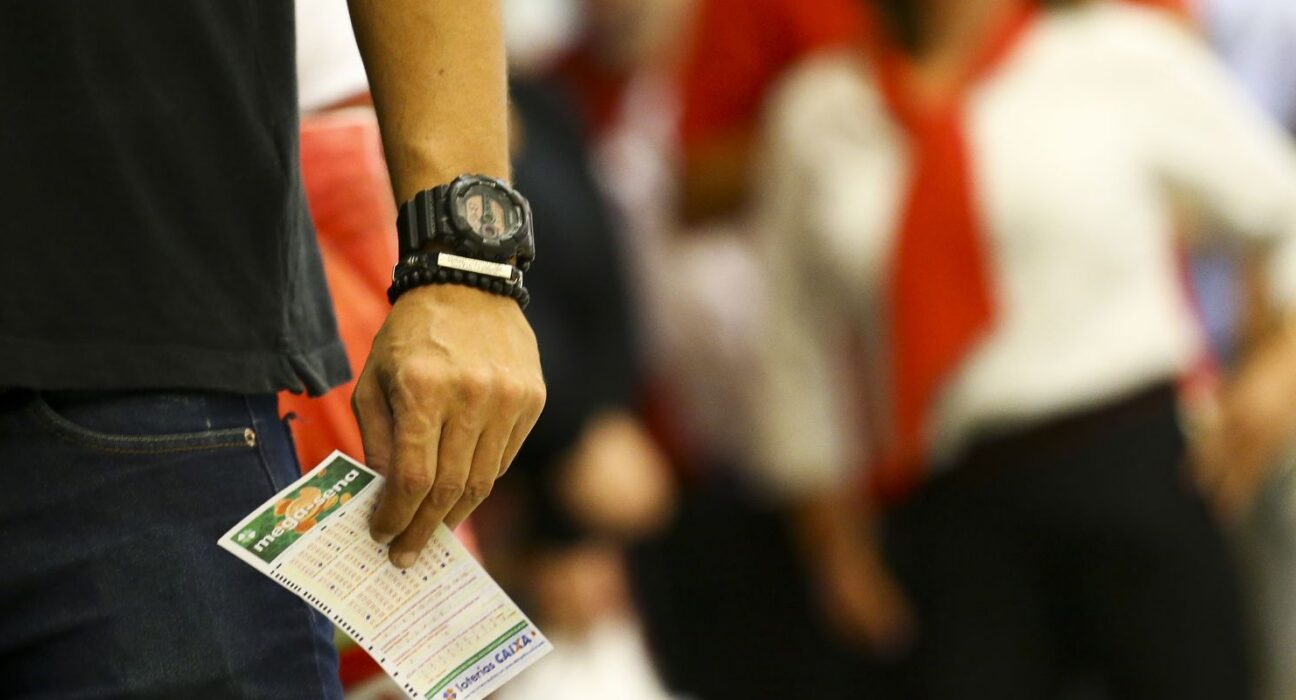 Mega-Sena acumula novamente e prêmio principal vai a R$ 115 milhões