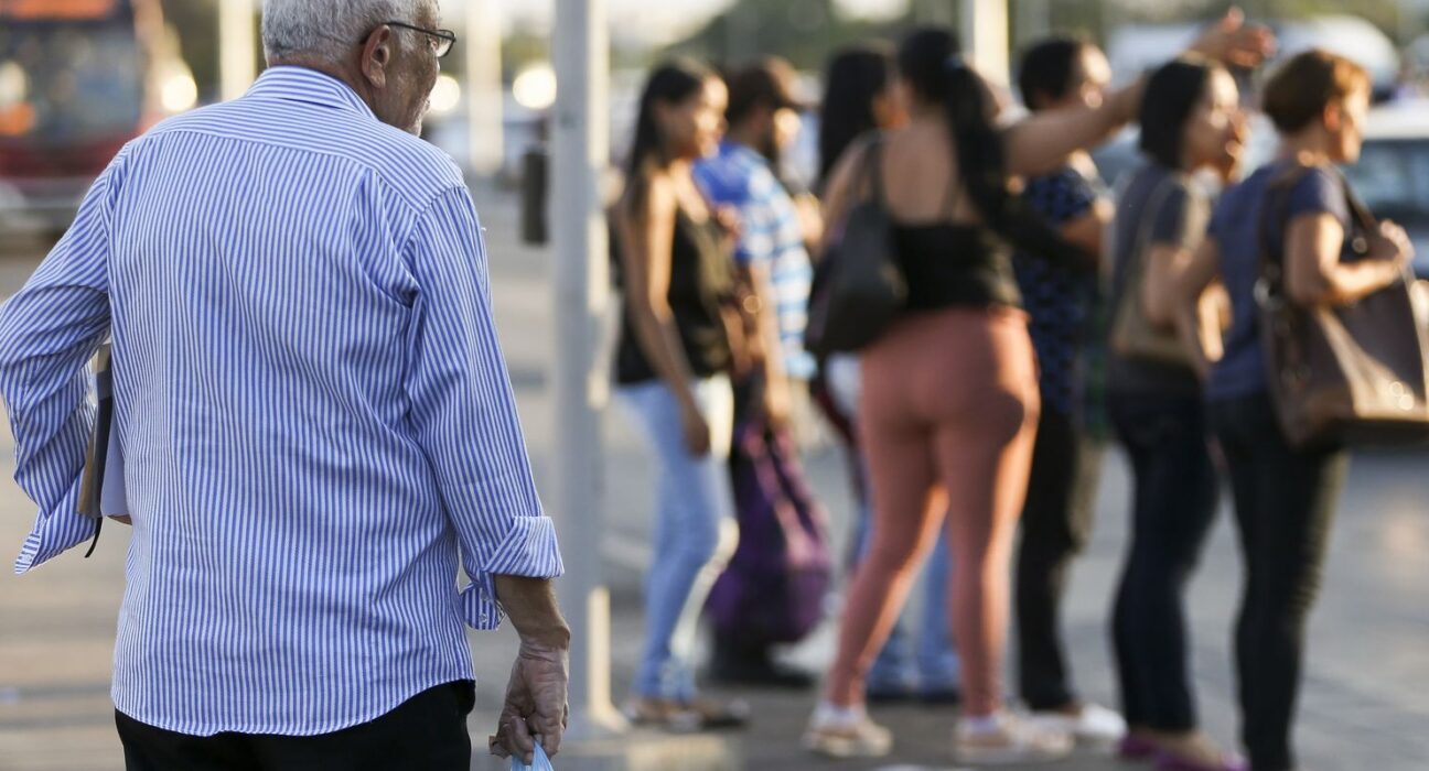 Teto de pensionista e aposentado do INSS sobe para R$ 8.475,55 em 2026