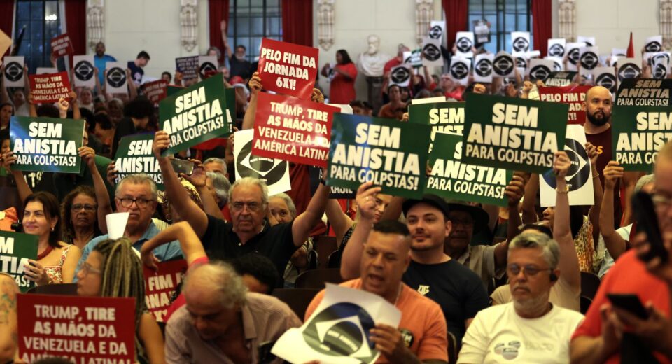 Em ato em SP, manifesto celebra democracia contra atos de 8 de janeiro