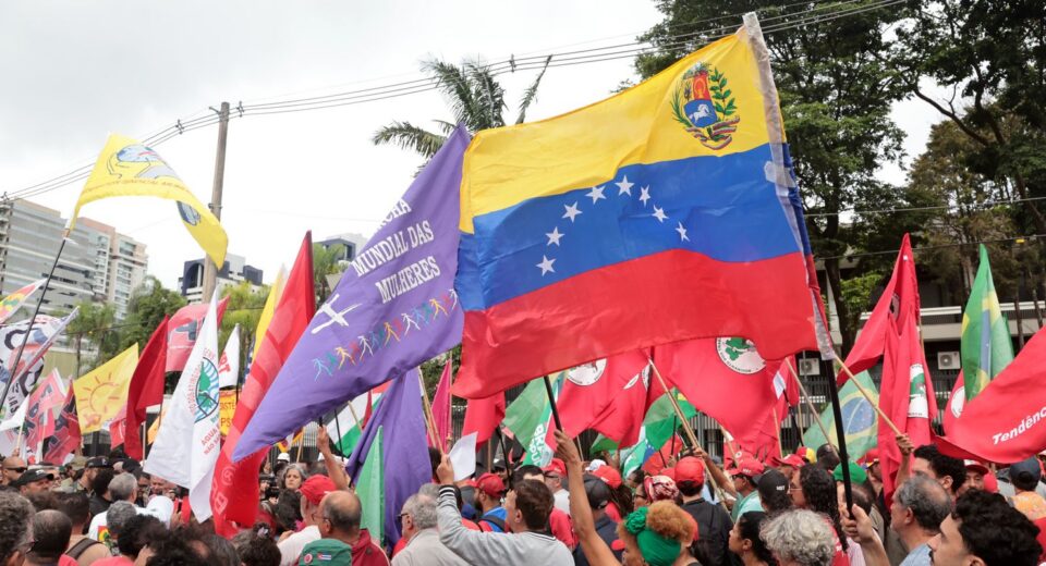 Protesto em SP pede soltura de Maduro e autonomia da Venezuela