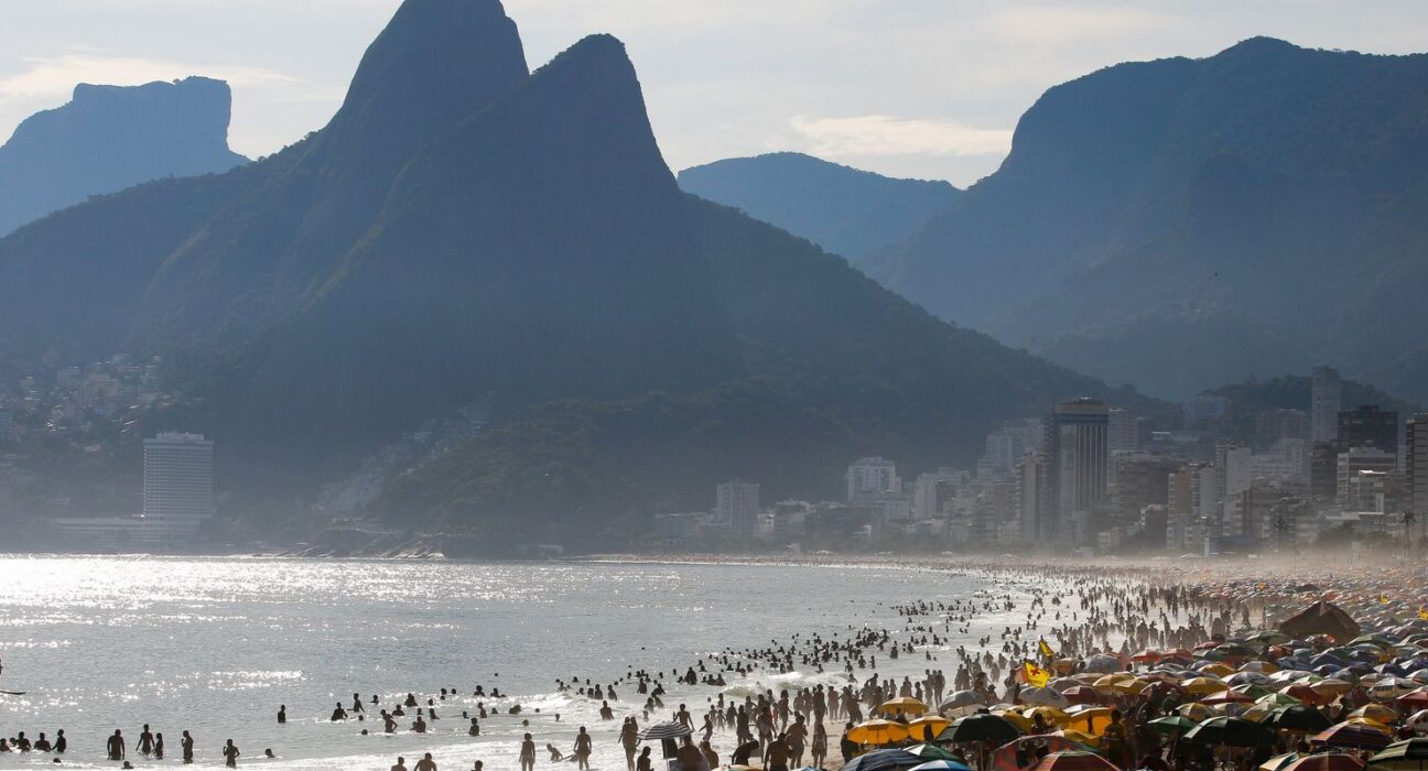 Turismo brasileiro tem faturamento recorde de R$ 185 bi em 2025