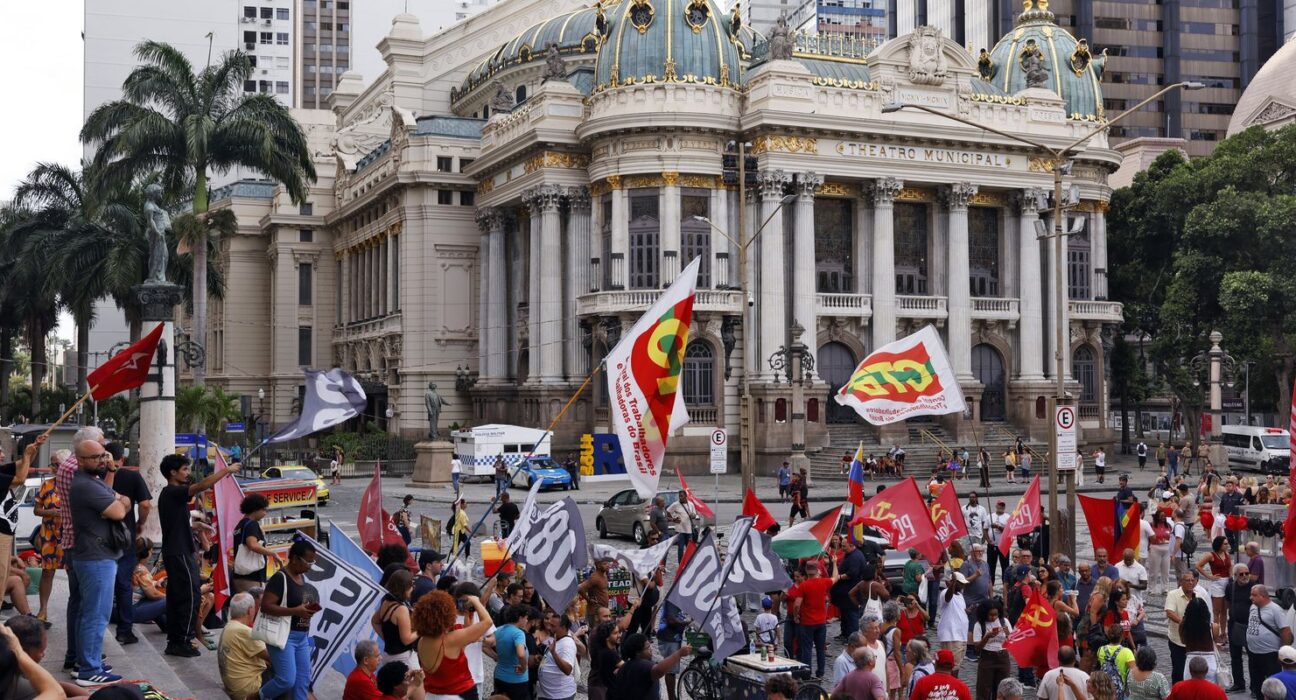 Manifestação no Rio lembra 8 de janeiro e rejeita anistia a golpistas
