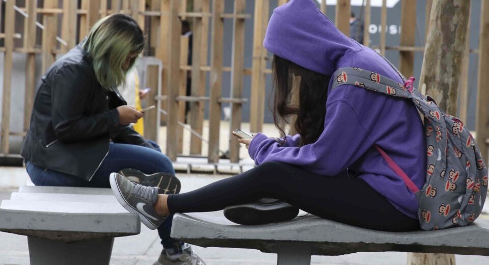 Reino Unido estuda proibição de redes sociais para crianças