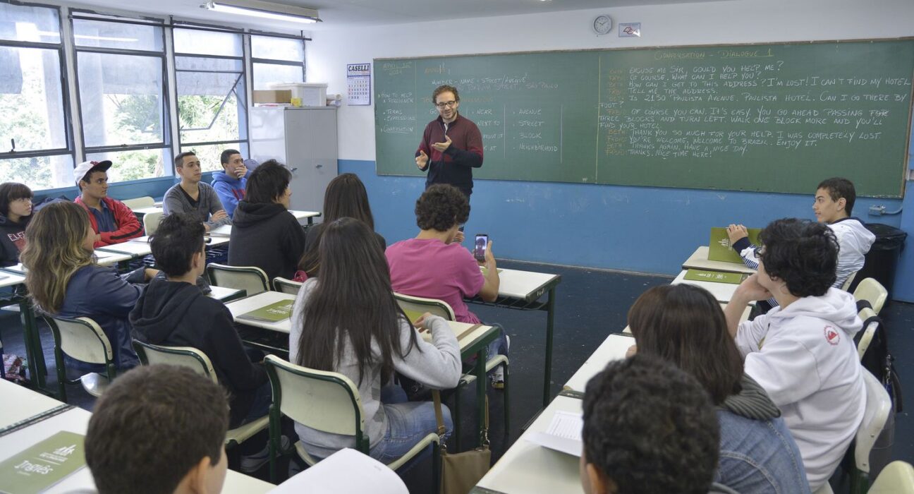 Piso do magistério tem reajuste de 5,4% e vai a R$ 5,1 mil em 2026