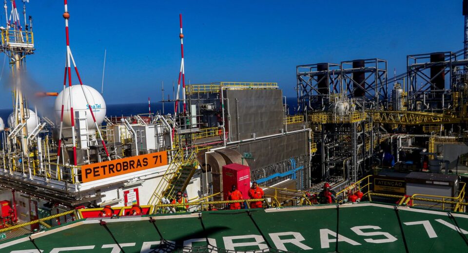 Produção de petróleo e gás atinge 4,921 milhões de barris em novembro