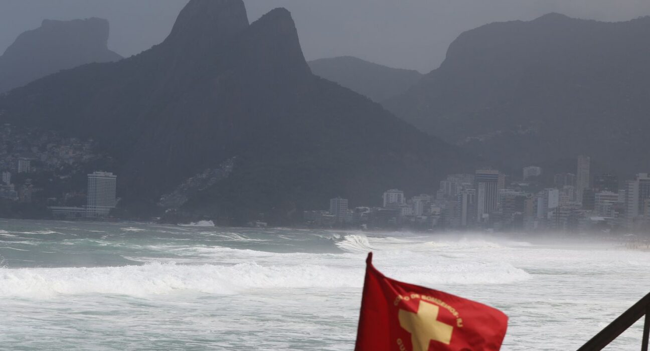 Chuva forte atinge o Rio de janeiro desde a noite desta segunda-feira