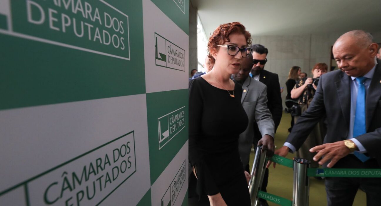 Moraes arquiva investigação contra Zambelli por obstrução e coação