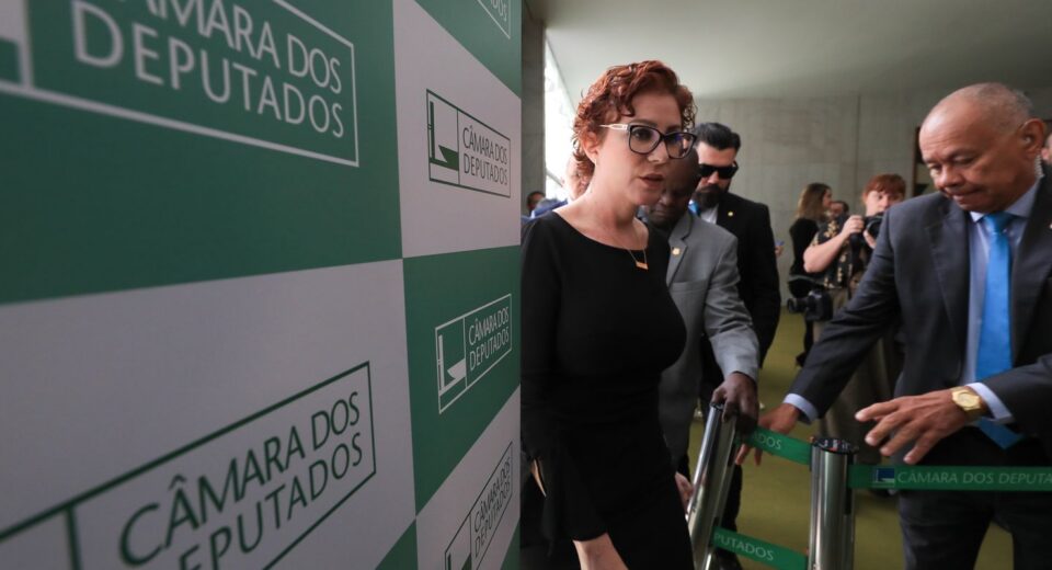 Moraes arquiva investigação contra Zambelli por obstrução e coação