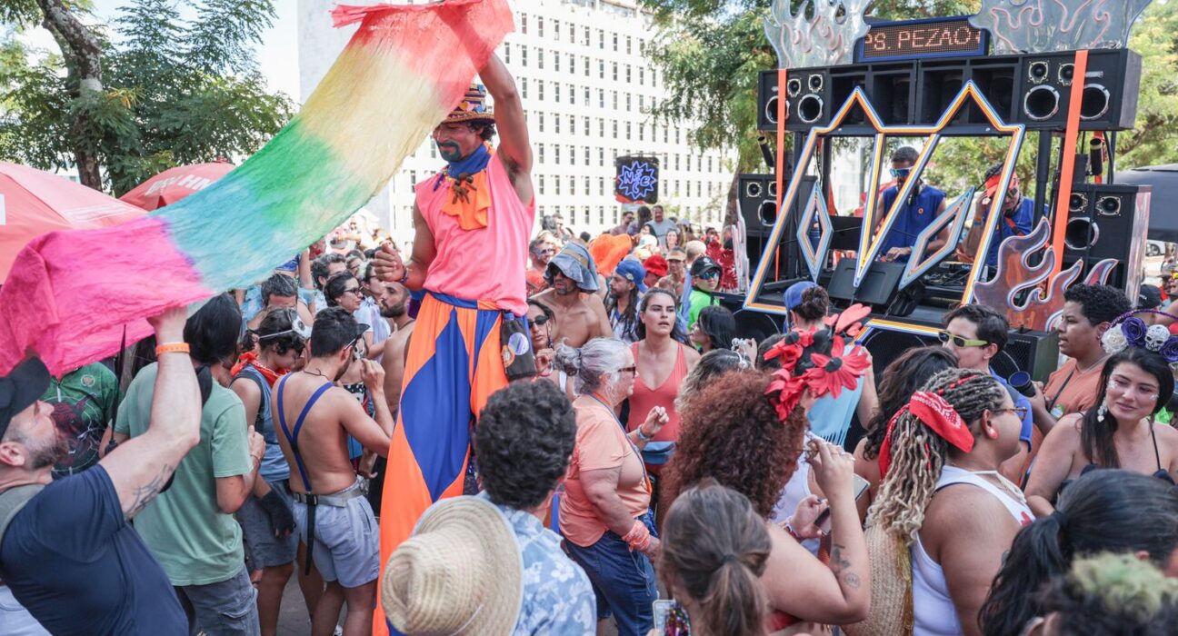 Bloco Aparelhinho celebra 15 anos de carnaval em Brasília