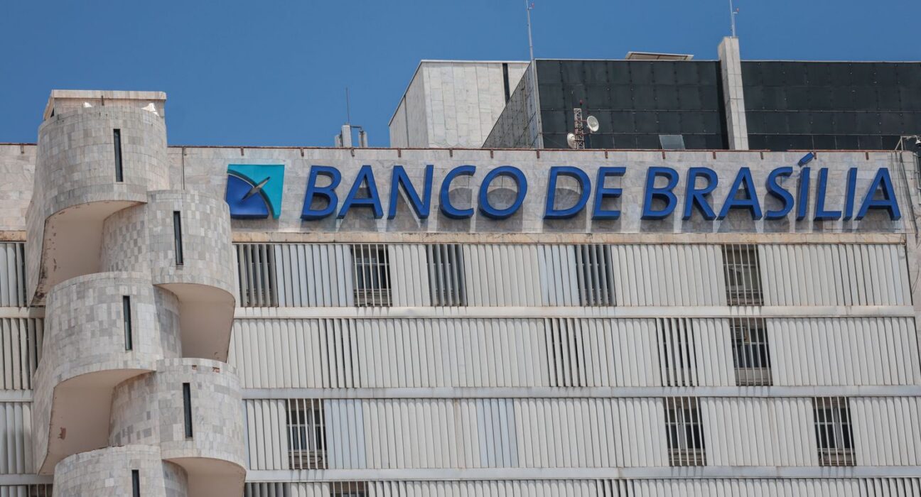 Justiça bloqueia ações do BRB ligadas a Banco Master