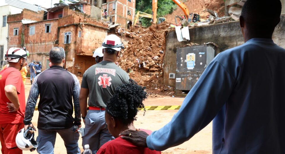 Voluntários cruzam estados para ajudar vítimas das chuvas em MG