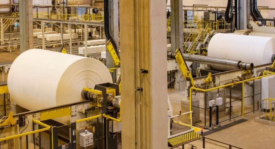 CNI aponta juros como responsáveis por desaceleração da indústria