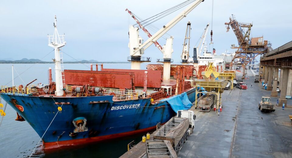 Novas tarifas de Trump poupam 46% das exportações do Brasil aos EUA