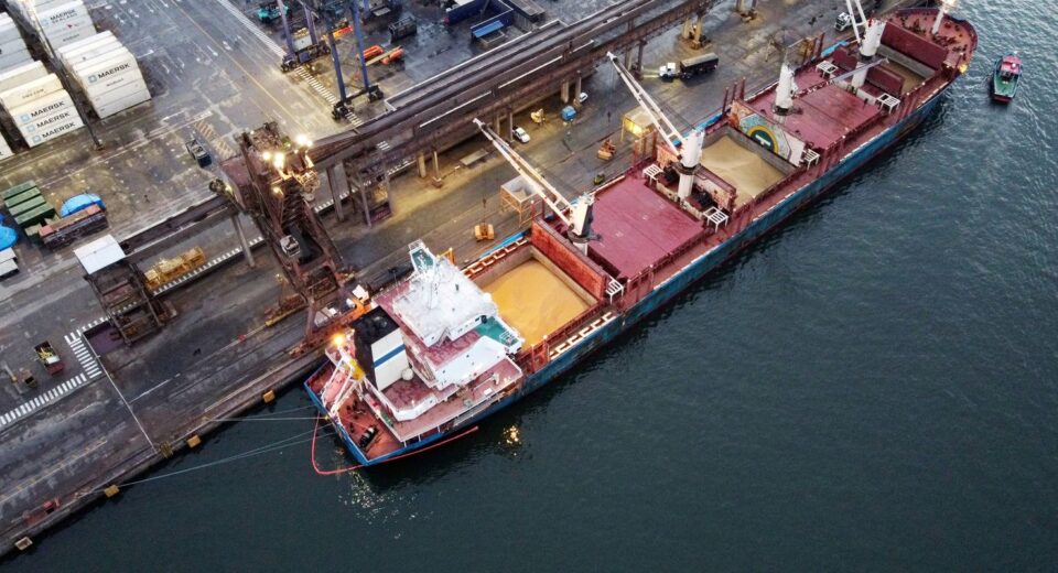 Exportações aos EUA caem 25,5% em janeiro, mas vendas à China sobem