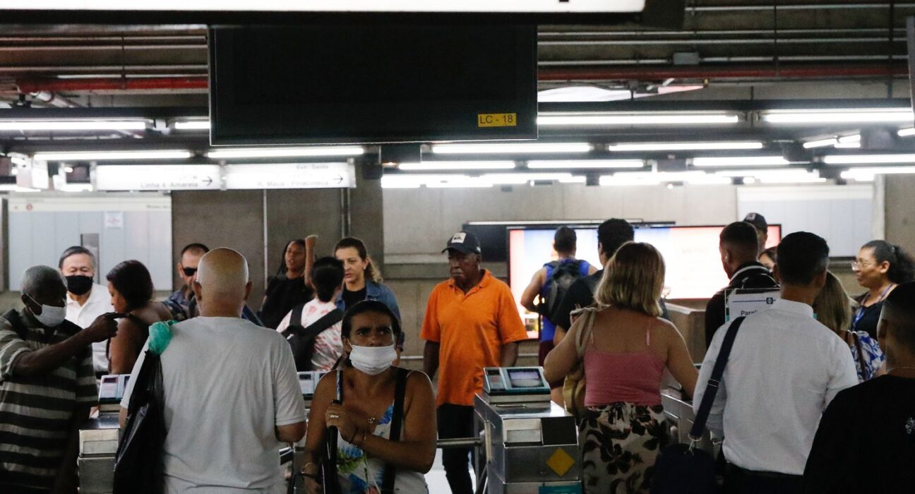 Metrô de SP funcionará ininterruptamente de sábado para domingo