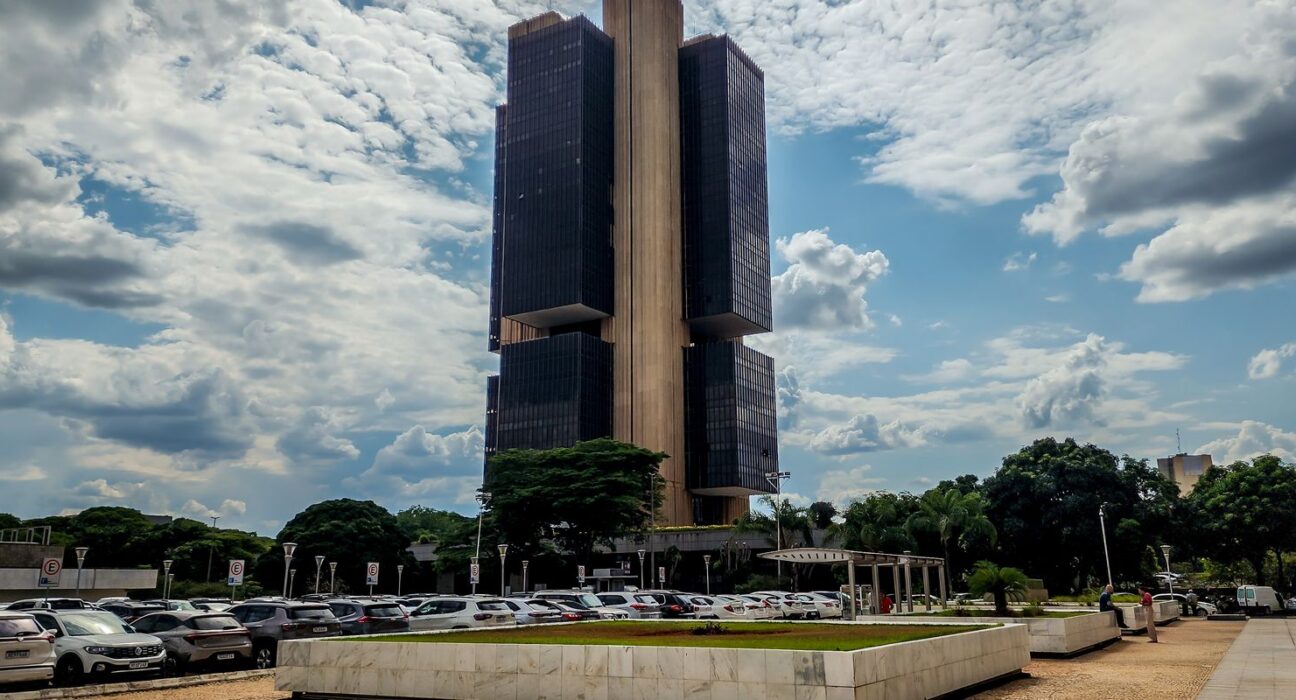 Juros subiram para famílias e empresas em janeiro, mostra BC