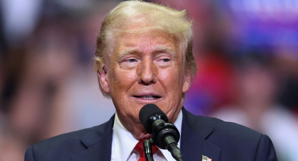 Trump diz que não viu parte racista do vídeo e não se desculpará