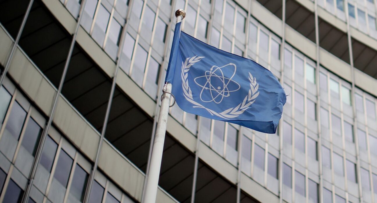 Agência de energia atômica descarta vazamento radiológico no Irã