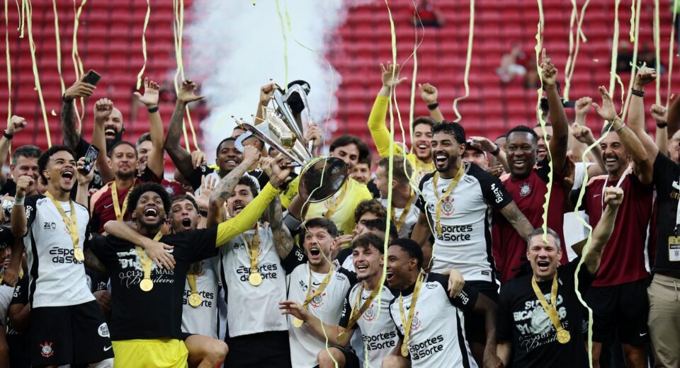 Corinthians vence Flamengo e é bicampeão da Supercopa Rei